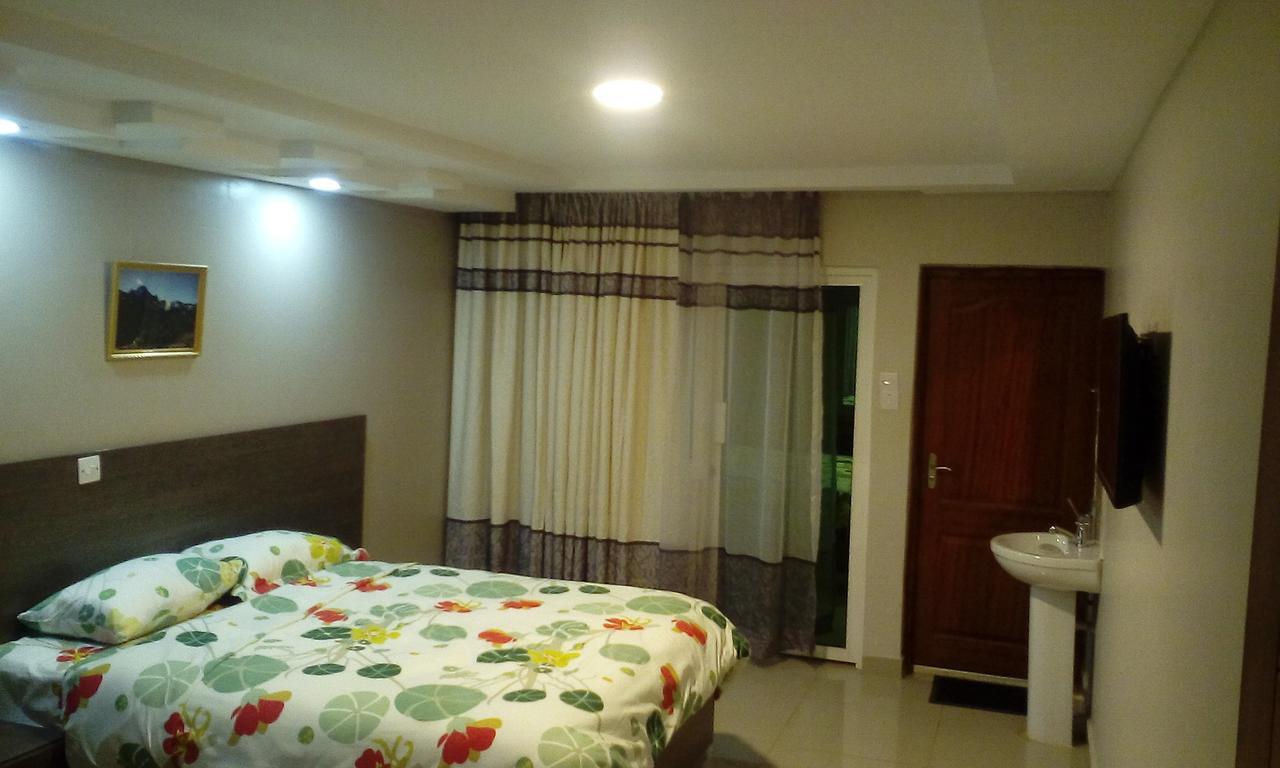 Adala Motel Meru Exterior foto